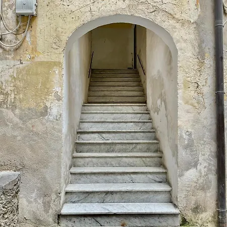 'a De' Scugnizzi * Nápoles