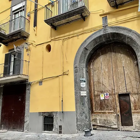 'a De' Scugnizzi 나폴리